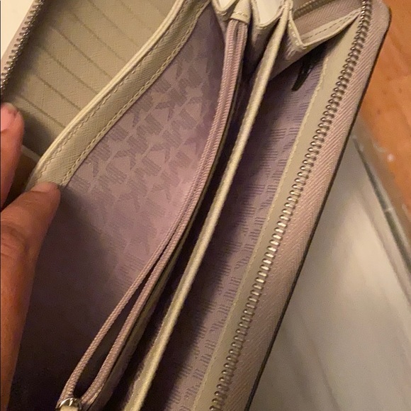 Michael Kors Large Grey Wallet - Picture 3 of 5